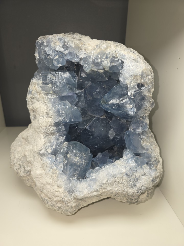 Celestine geode
