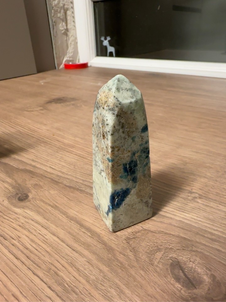 Afghanit Turm UV-Reaktiv